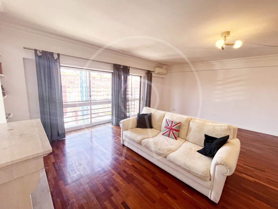Apartamento T3 para Arrendamento em Lumiar Foto 2