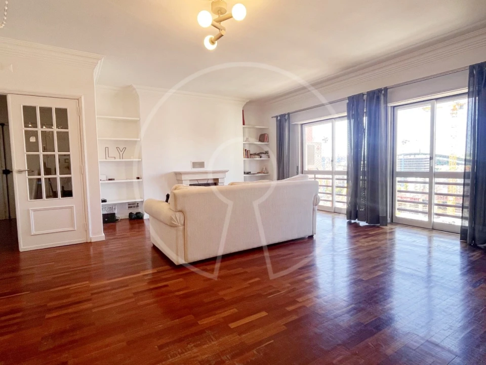 Apartamento T3 para Arrendamento em Lumiar Foto 4