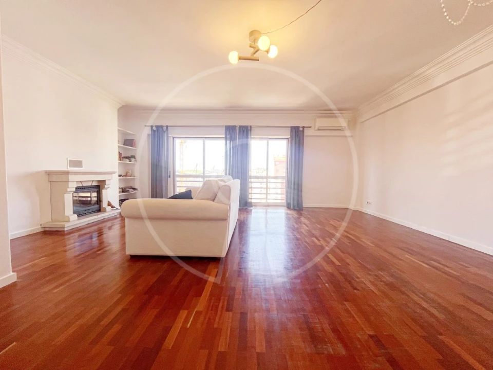 Apartamento T3 para Arrendamento em Lumiar Foto 5