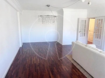 Apartamento T3 para Arrendamento em Lumiar