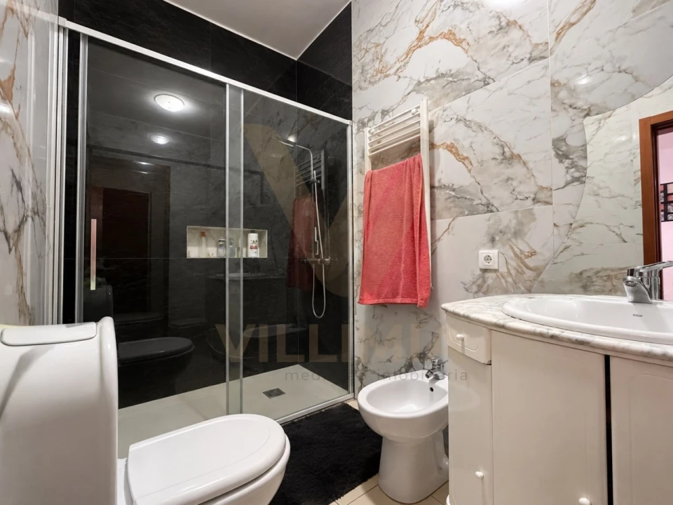 Apartamento T3 para Venda em Arcozelo Foto 19