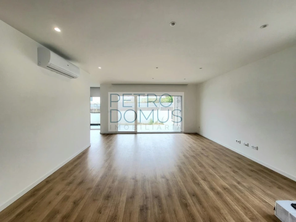 Apartamento T3 para Venda em Parceiros e Azoia Foto 1