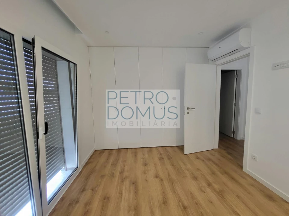 Apartamento T3 para Venda em Parceiros e Azoia Foto 10