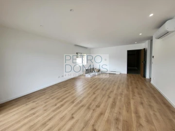 Apartamento T3 para Venda em Parceiros e Azoia