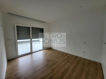 Apartamento T3 para Venda em Parceiros e Azoia