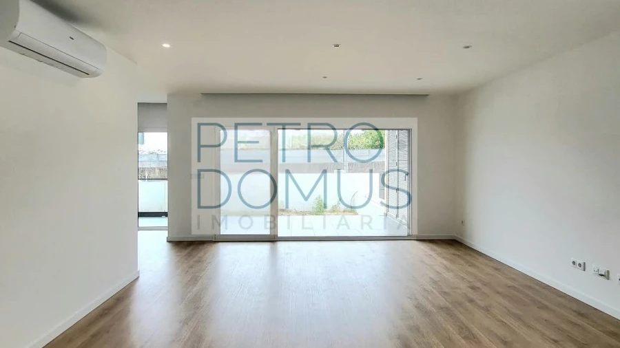 Apartamento T3 para Venda em Parceiros e Azoia