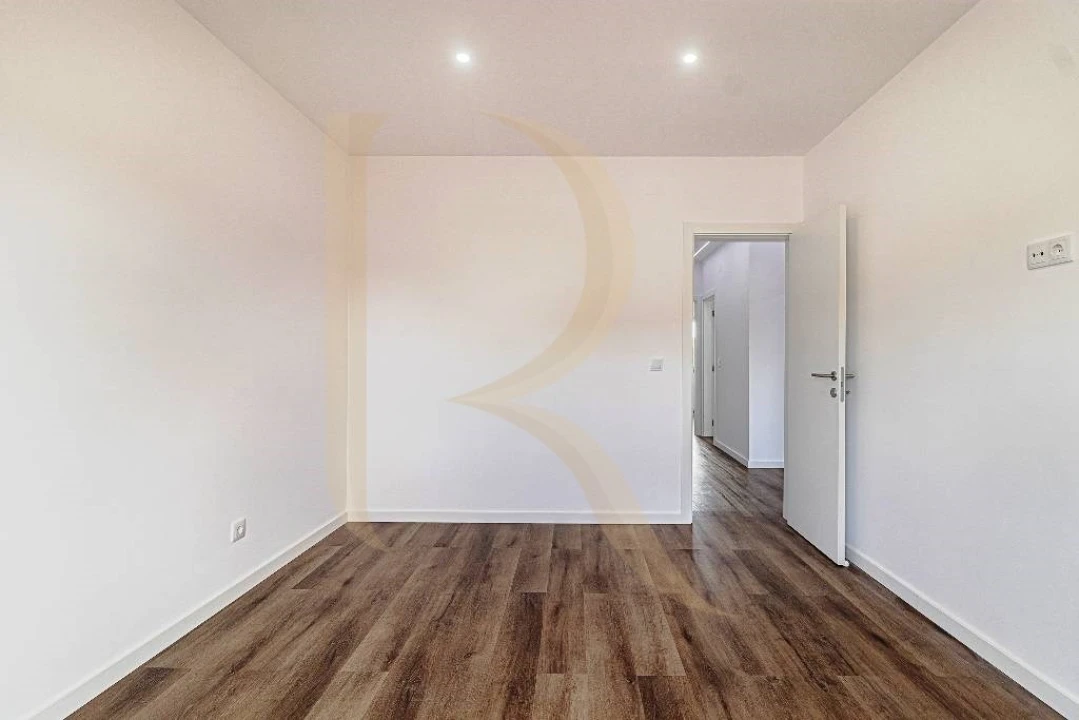 Apartamento T3 para Venda em Seixal, Arrentela e Aldeia de Paio Pires Foto 27