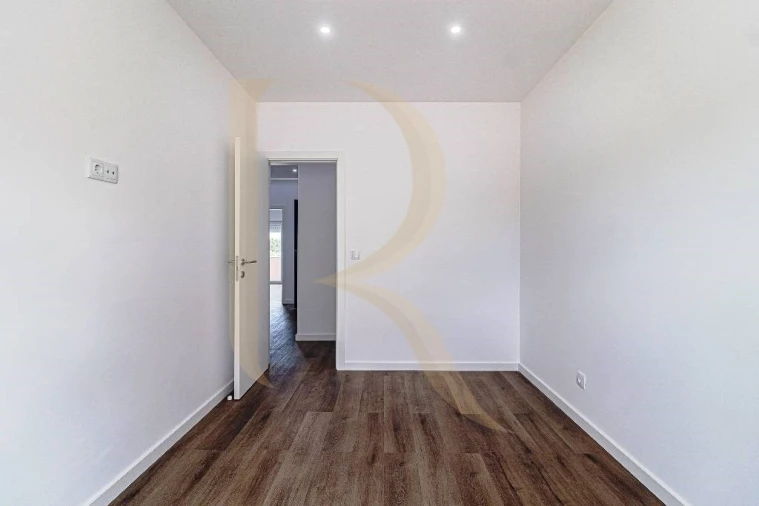 Apartamento T3 para Venda em Seixal, Arrentela e Aldeia de Paio Pires Foto 12
