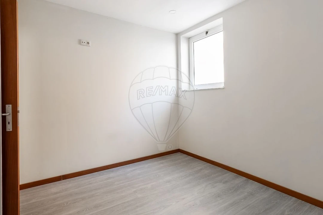 Moradia T2 para Arrendamento em Oliveira do Douro Foto 11