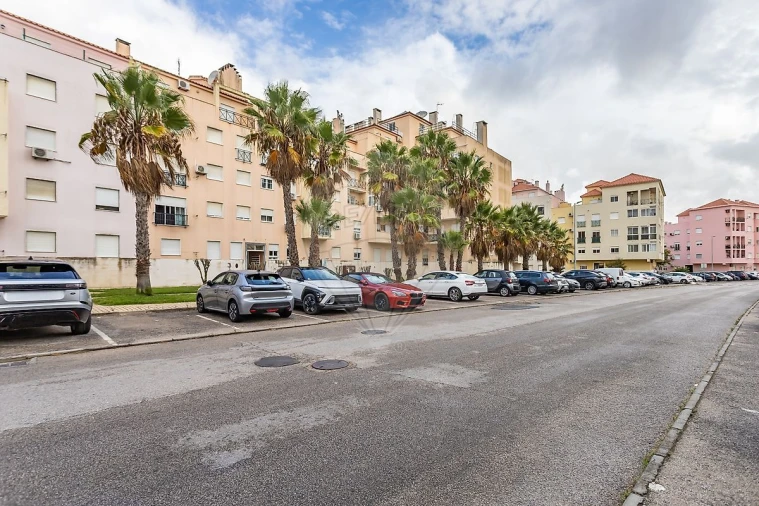 Apartamento T3 para Venda em Quinta do Conde Foto 4