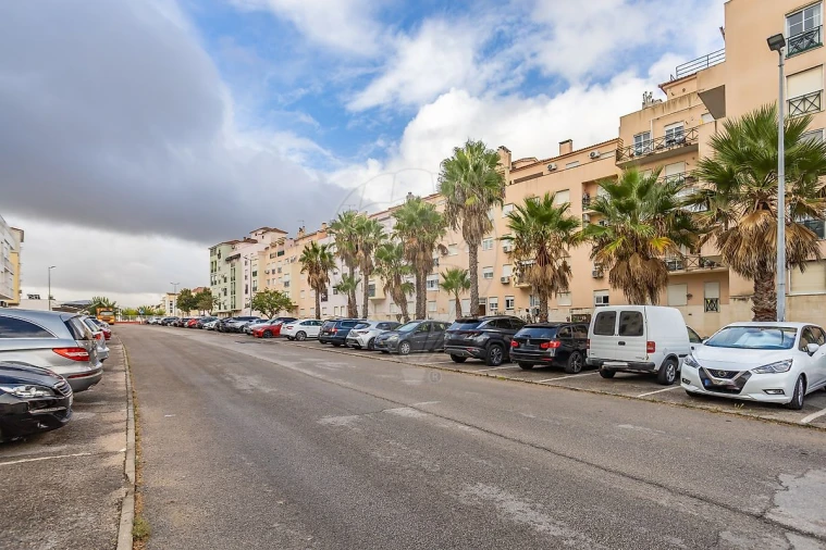 Apartamento T3 para Venda em Quinta do Conde Foto 5