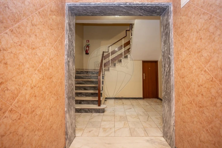 Apartamento T3 para Venda em Quinta do Conde Foto 8