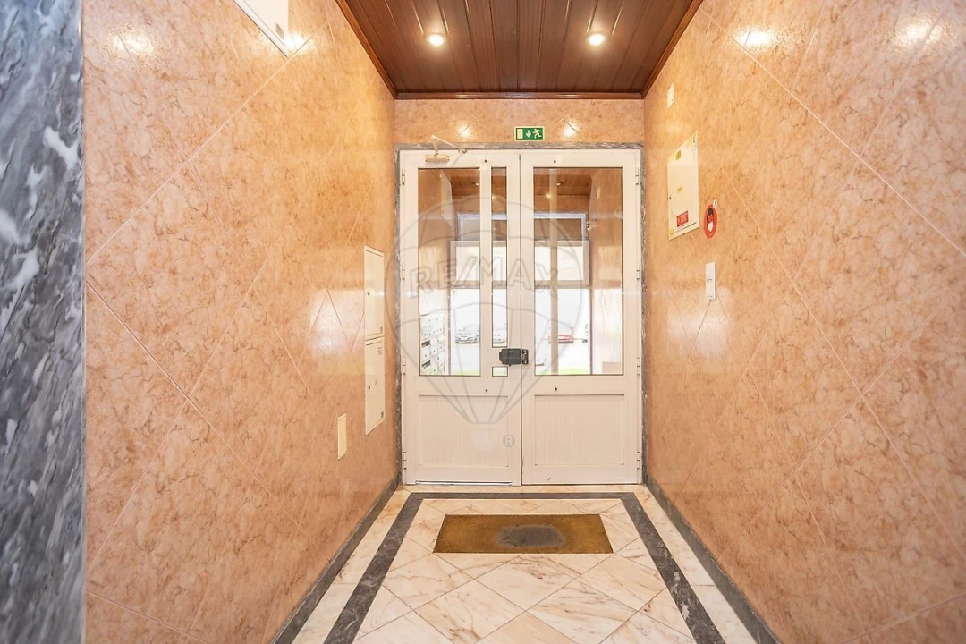 Apartamento T3 para Venda em Quinta do Conde Foto 2