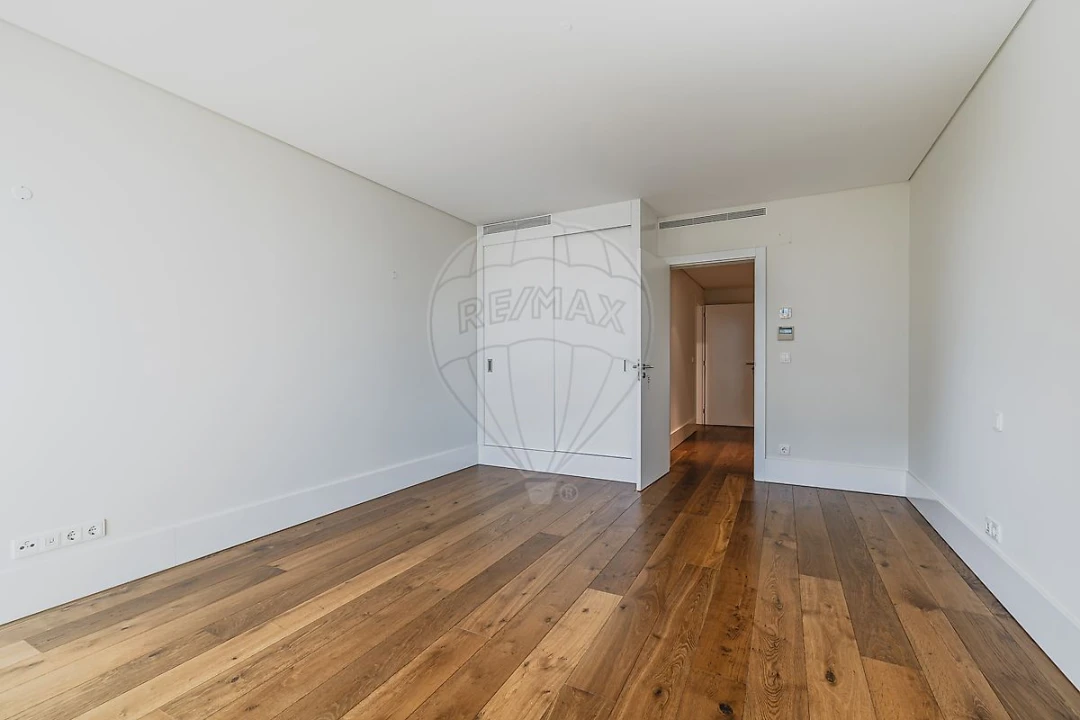 Apartamento T4 para Arrendamento em Santo António Foto 9