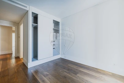 Apartamento T4 para Arrendamento em Santo António
