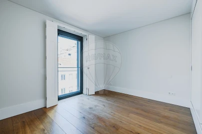 Apartamento T4 para Arrendamento em Santo António