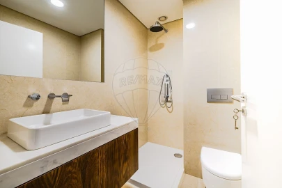 Apartamento T4 para Arrendamento em Santo António