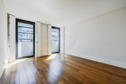Apartamento T4 para Arrendamento em Santo António