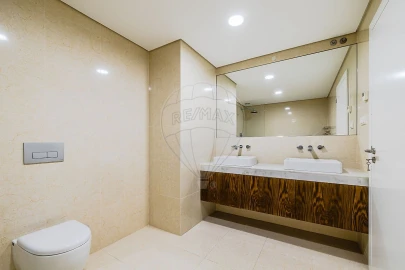Apartamento T4 para Arrendamento em Santo António