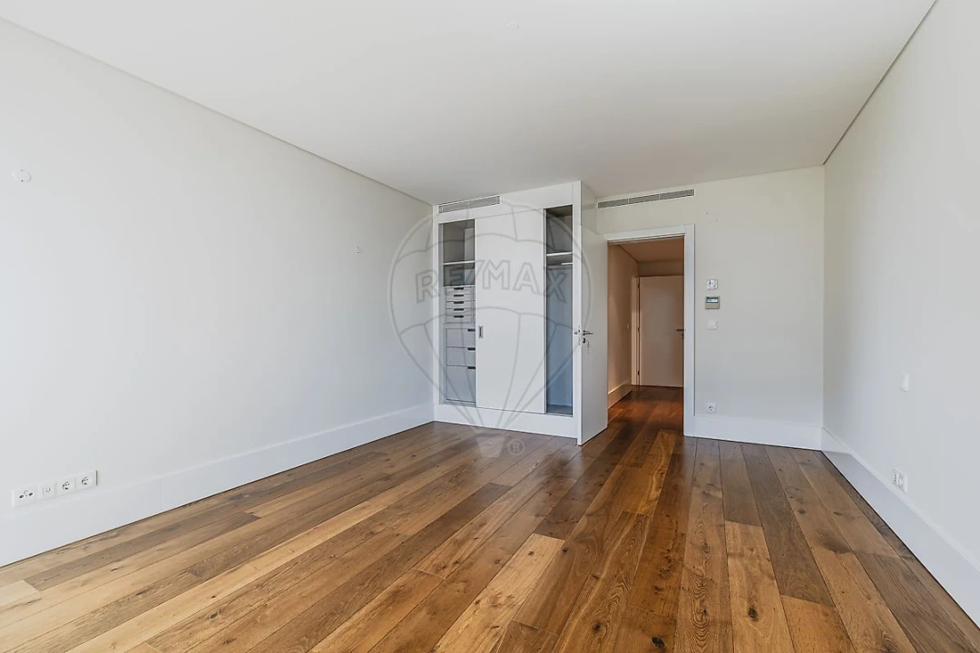 Apartamento T4 para Arrendamento em Santo António Foto 7