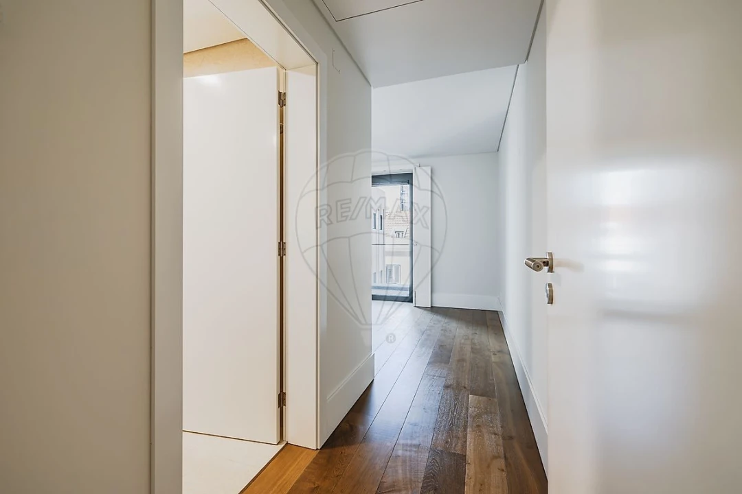 Apartamento T4 para Arrendamento em Santo António Foto 1