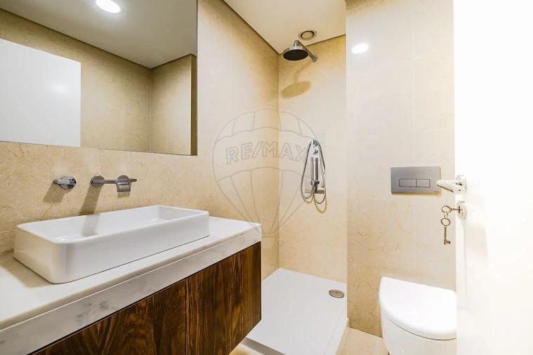 Apartamento T4 para Arrendamento em Santo António Foto 12