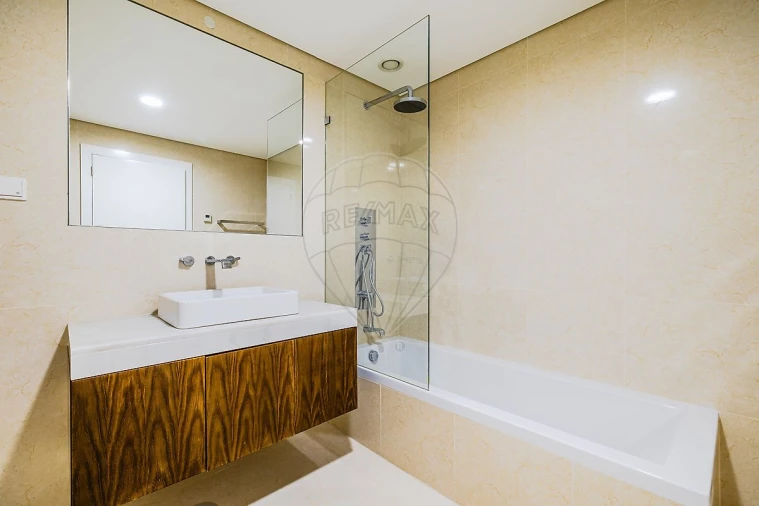Apartamento T4 para Arrendamento em Santo António Foto 4