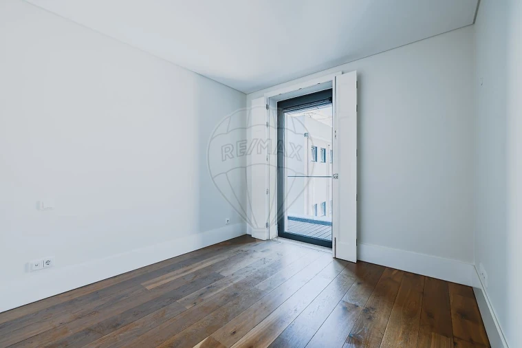 Apartamento T4 para Arrendamento em Santo António Foto 8