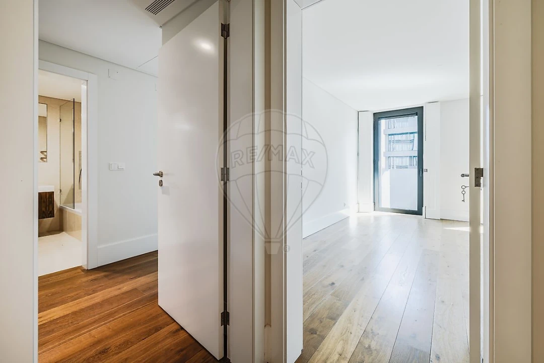 Apartamento T4 para Arrendamento em Santo António Foto 18