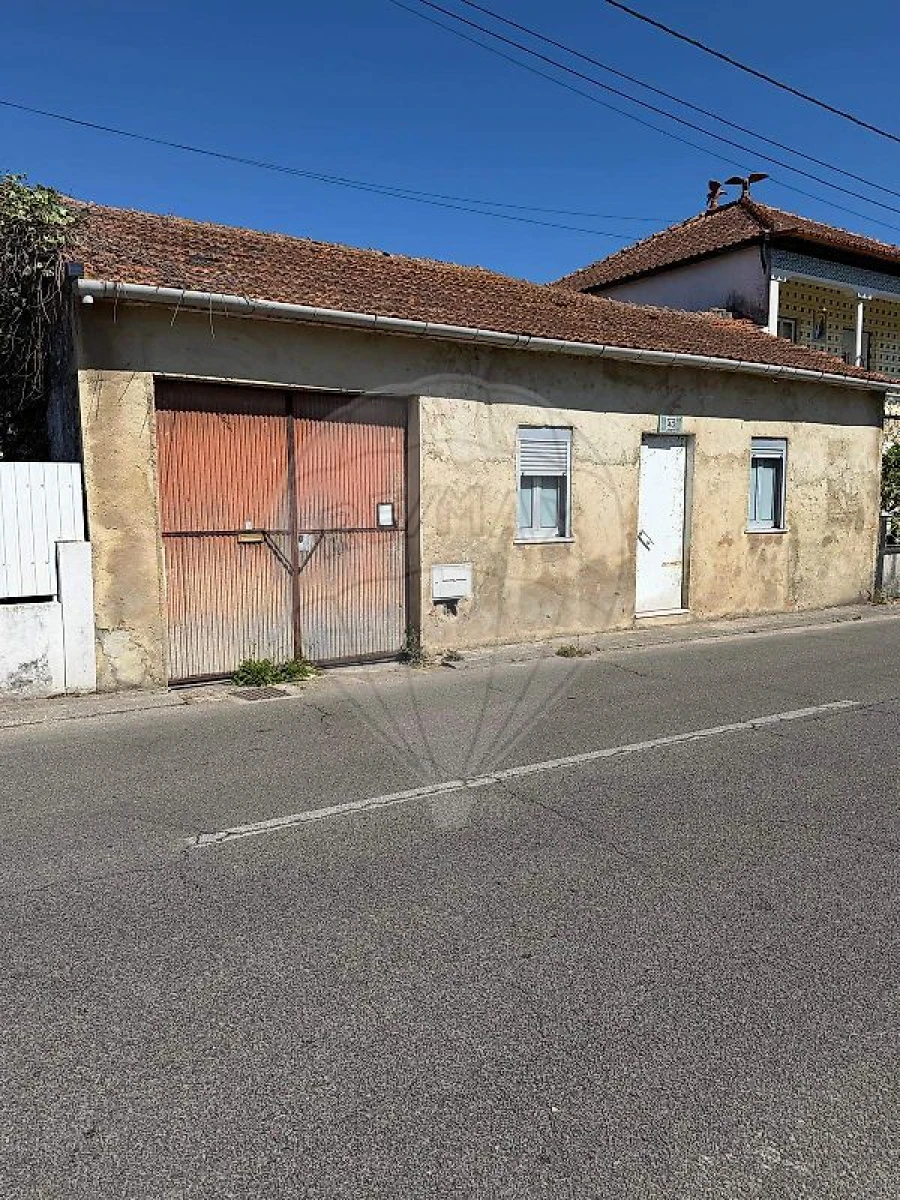 Moradia T1 para Venda em Oiã Foto 4