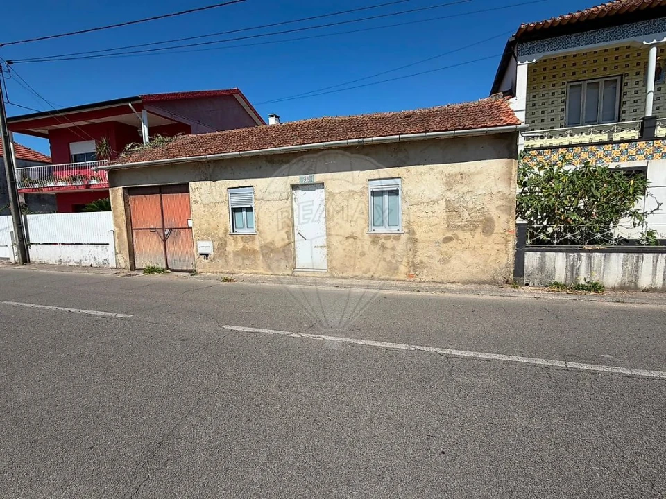 Moradia T1 para Venda em Oiã Foto 1