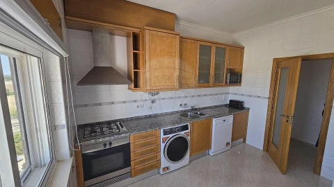 Apartamento T1 para Arrendamento em Azambuja