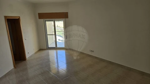 Apartamento T1 para Arrendamento em Azambuja