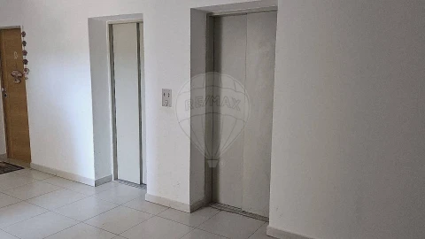Apartamento T1 para Arrendamento em Azambuja