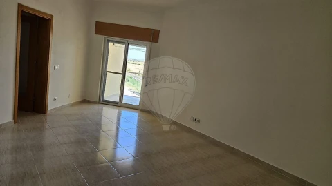 Apartamento T1 para Arrendamento em Azambuja
