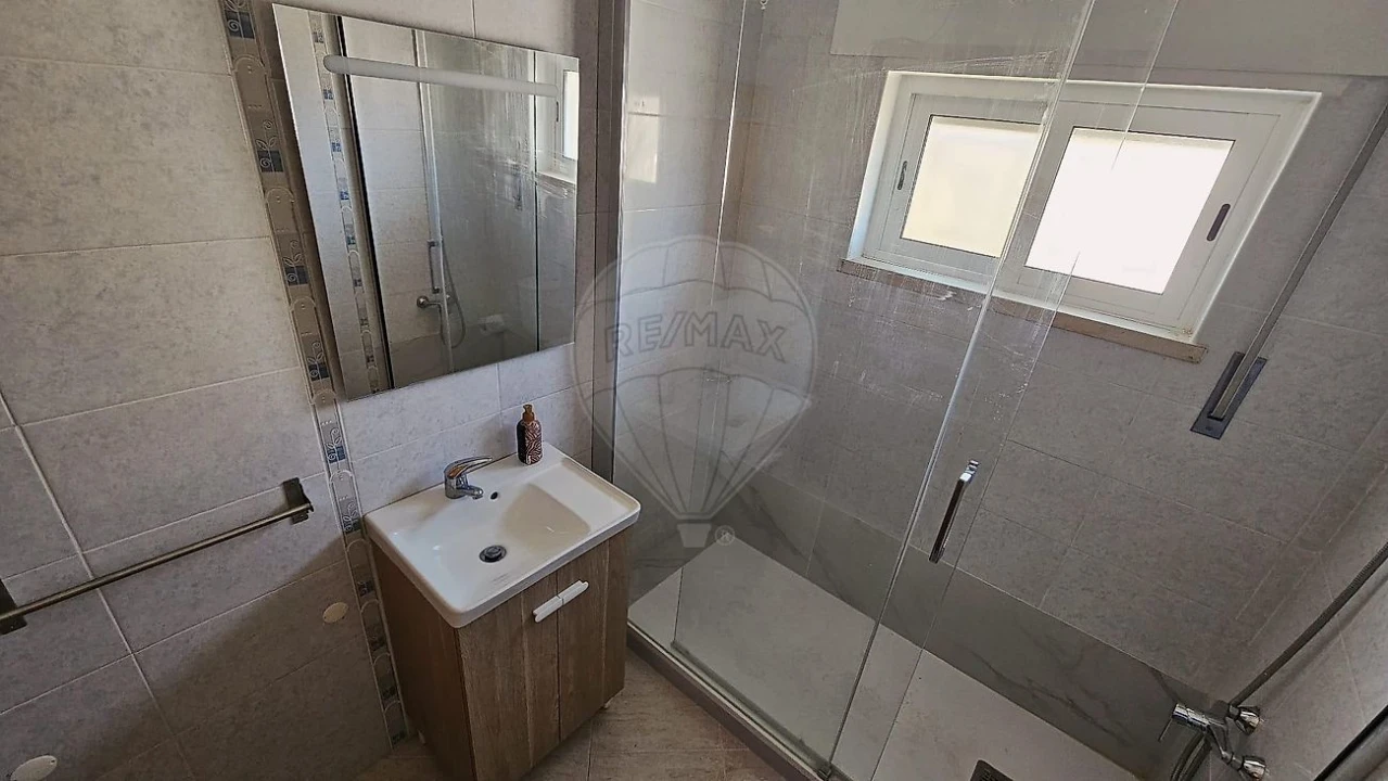Apartamento T1 para Arrendamento em Azambuja Foto 17