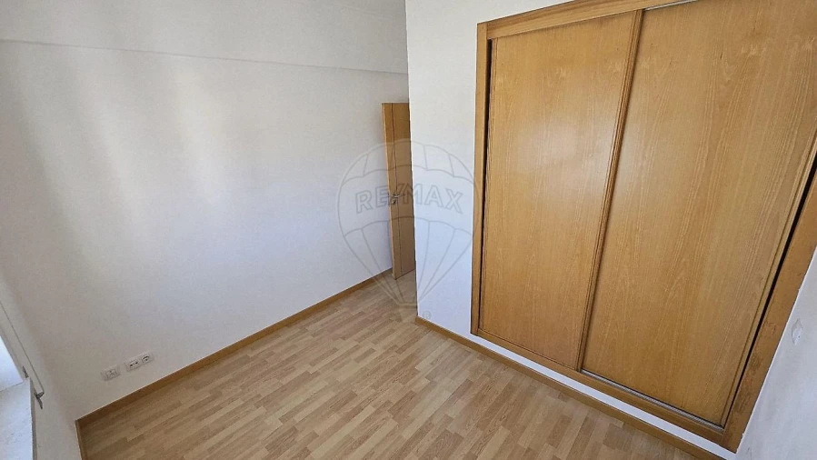 Apartamento T1 para Arrendamento em Azambuja Foto 7