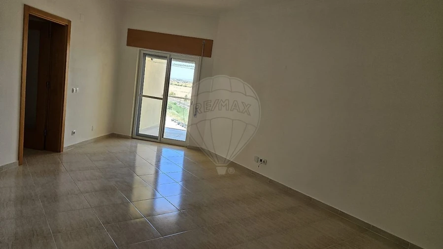 Apartamento T1 para Arrendamento em Azambuja Foto 8