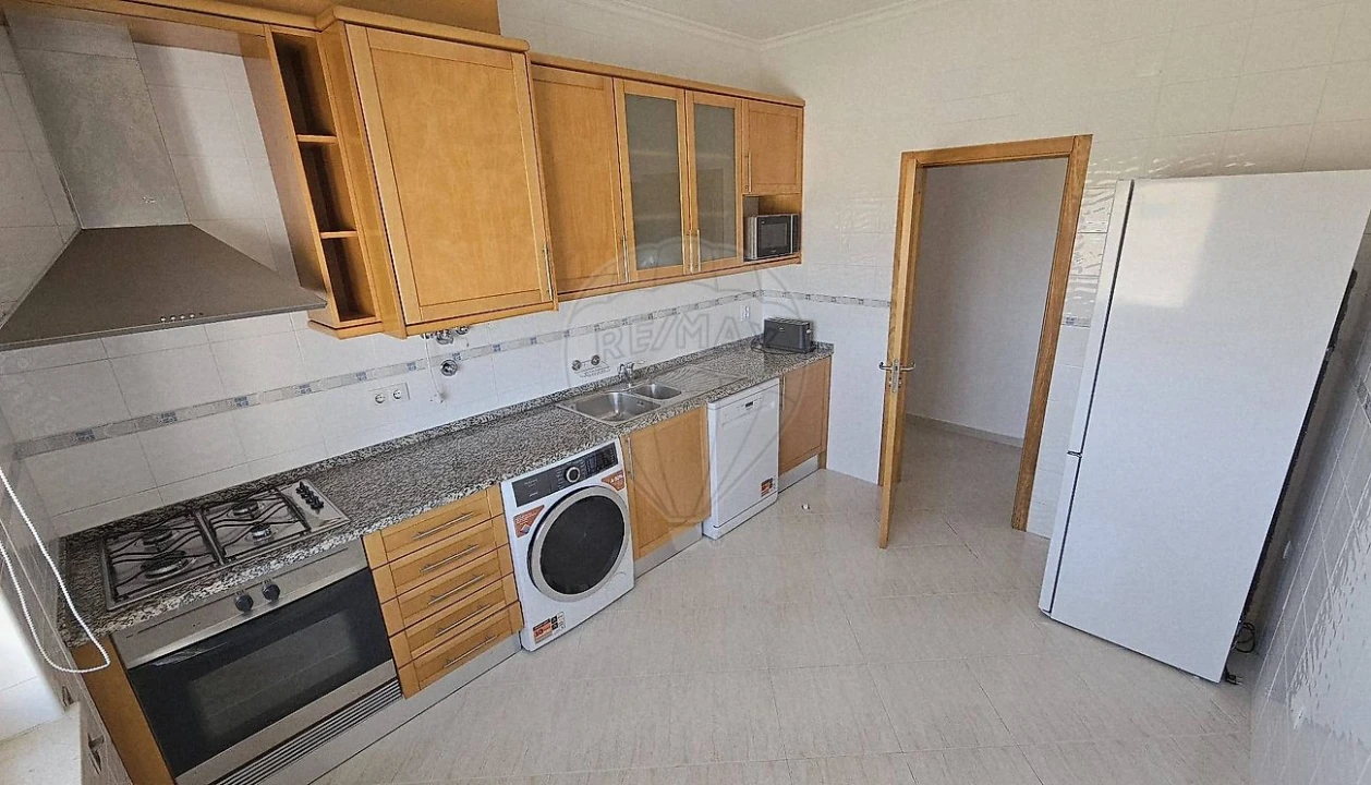Apartamento T1 para Arrendamento em Azambuja Foto 13