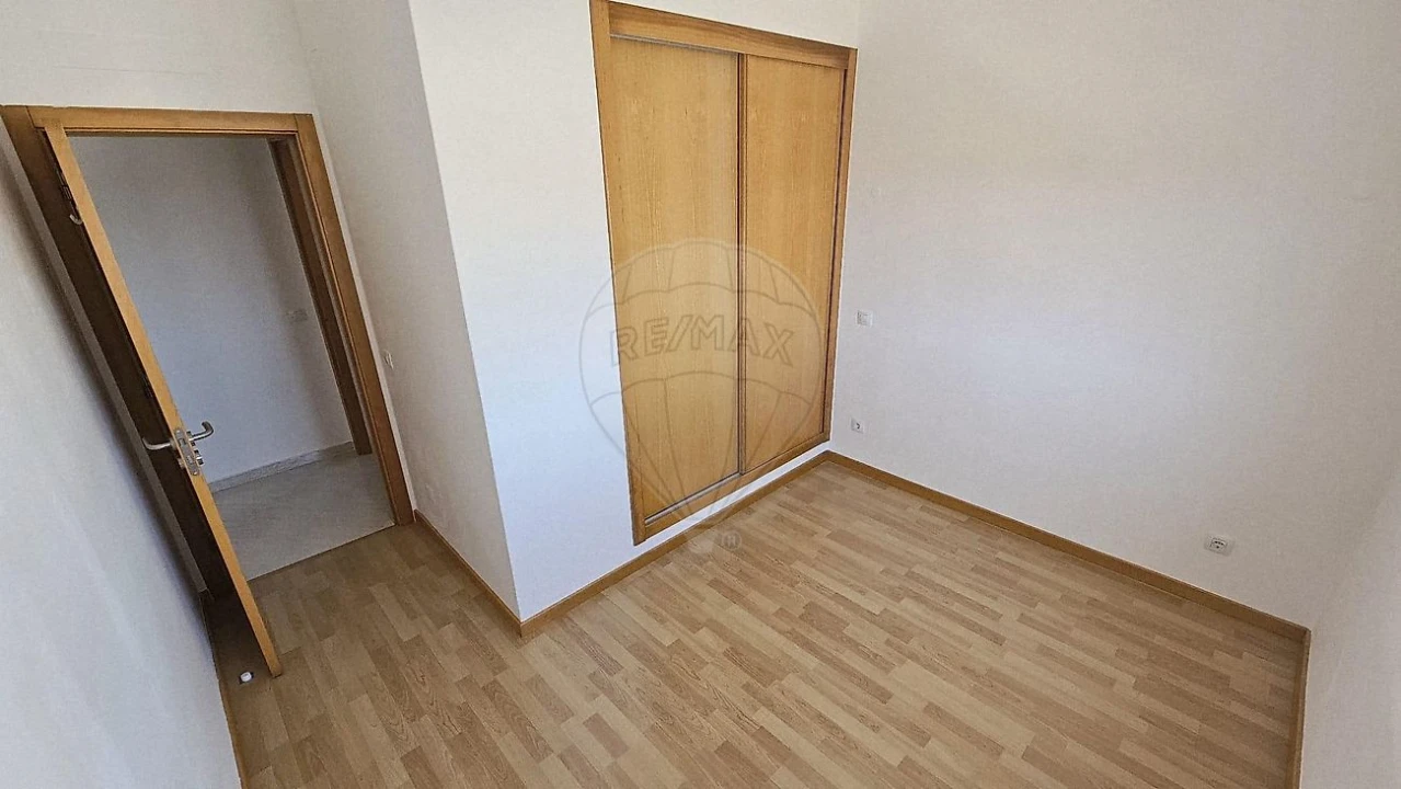 Apartamento T1 para Arrendamento em Azambuja Foto 2