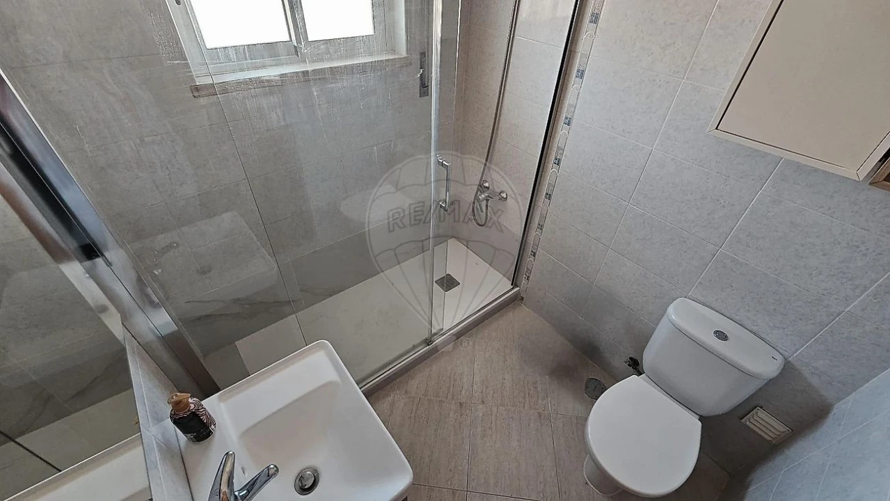 Apartamento T1 para Arrendamento em Azambuja Foto 12