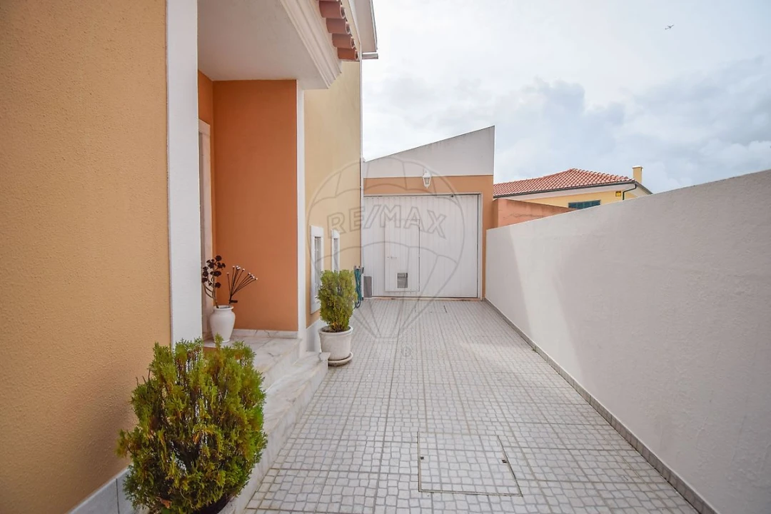 Moradia T3 para Venda em São Domingos de Rana Foto 43
