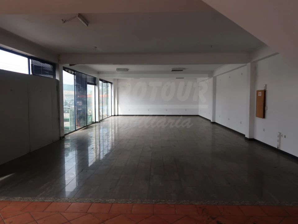 Armazém para Venda em Quinta do Anjo Foto 9
