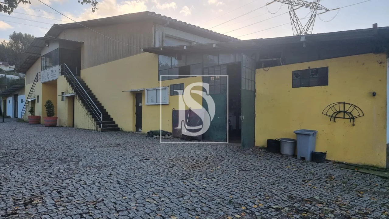 Armazém para Venda em Fermentões Foto 1