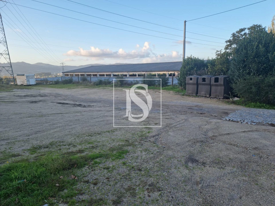 Armazém para Venda em Fermentões Foto 3