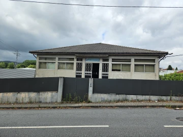 Armazém para Venda em Arões (São Romão)