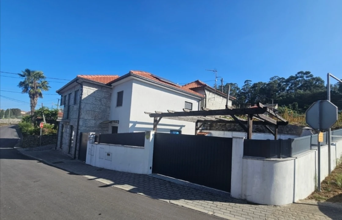 Moradia T2 para Venda em Regadas Foto 1