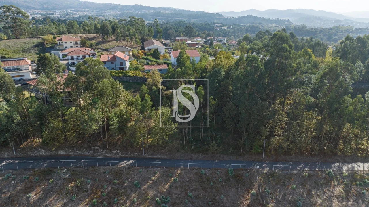 Terreno para Venda em Fafe Foto 3