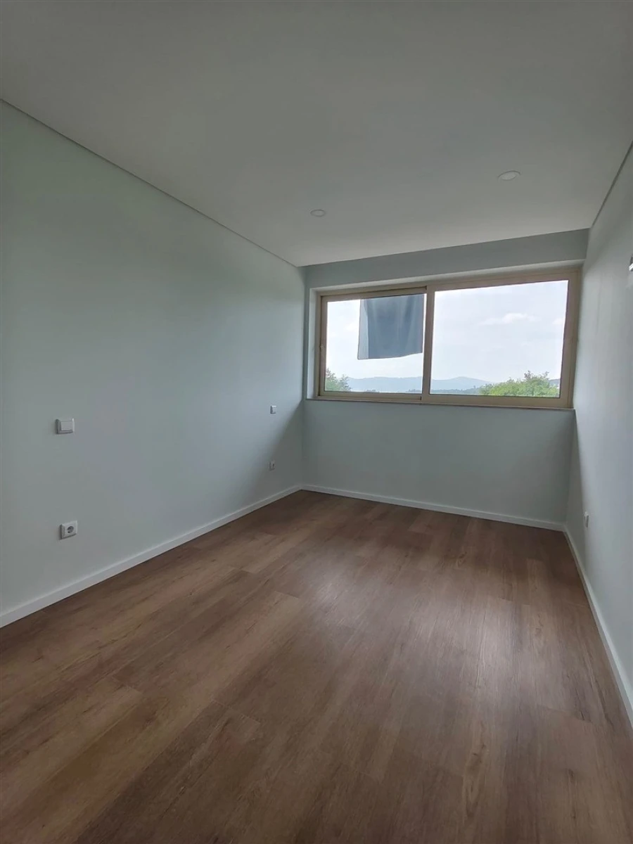 Apartamento T2 para Venda em Azurem Foto 25