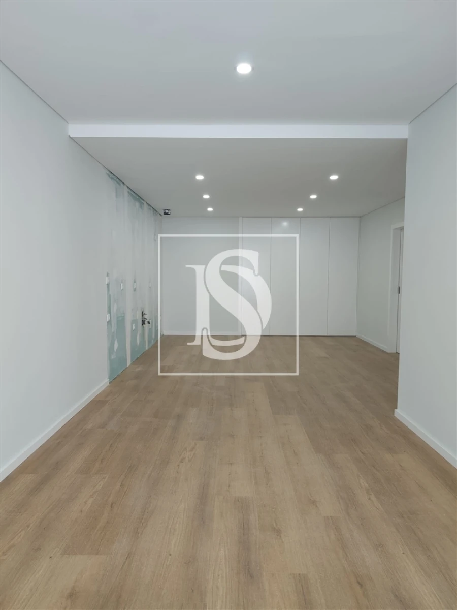 Apartamento T2 para Venda em Azurem Foto 16